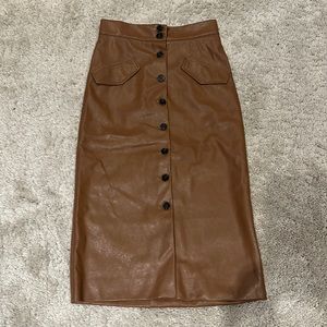 Brand New H&M Faux Leather Skirt in Cognac. Size 4